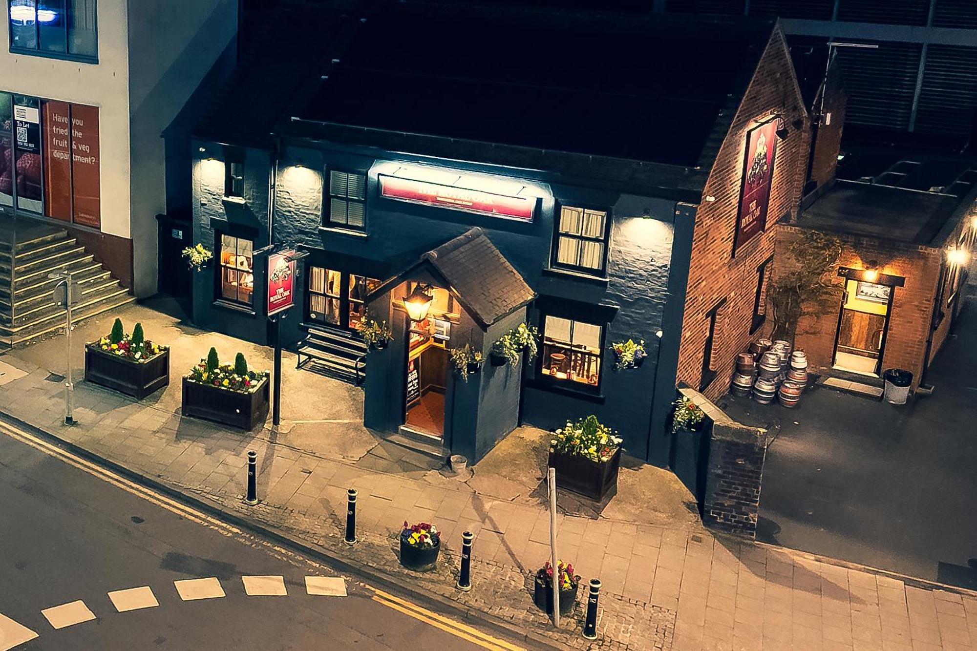 Отель The Royal Oak Biddulph  Экстерьер фото